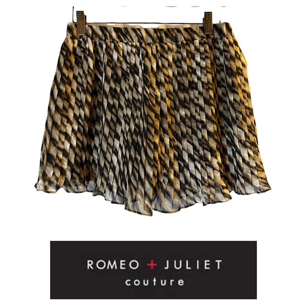 NEW Romeo & Juliet Couture Pleated  Animal Printed Shorts Versatile Sophisticate